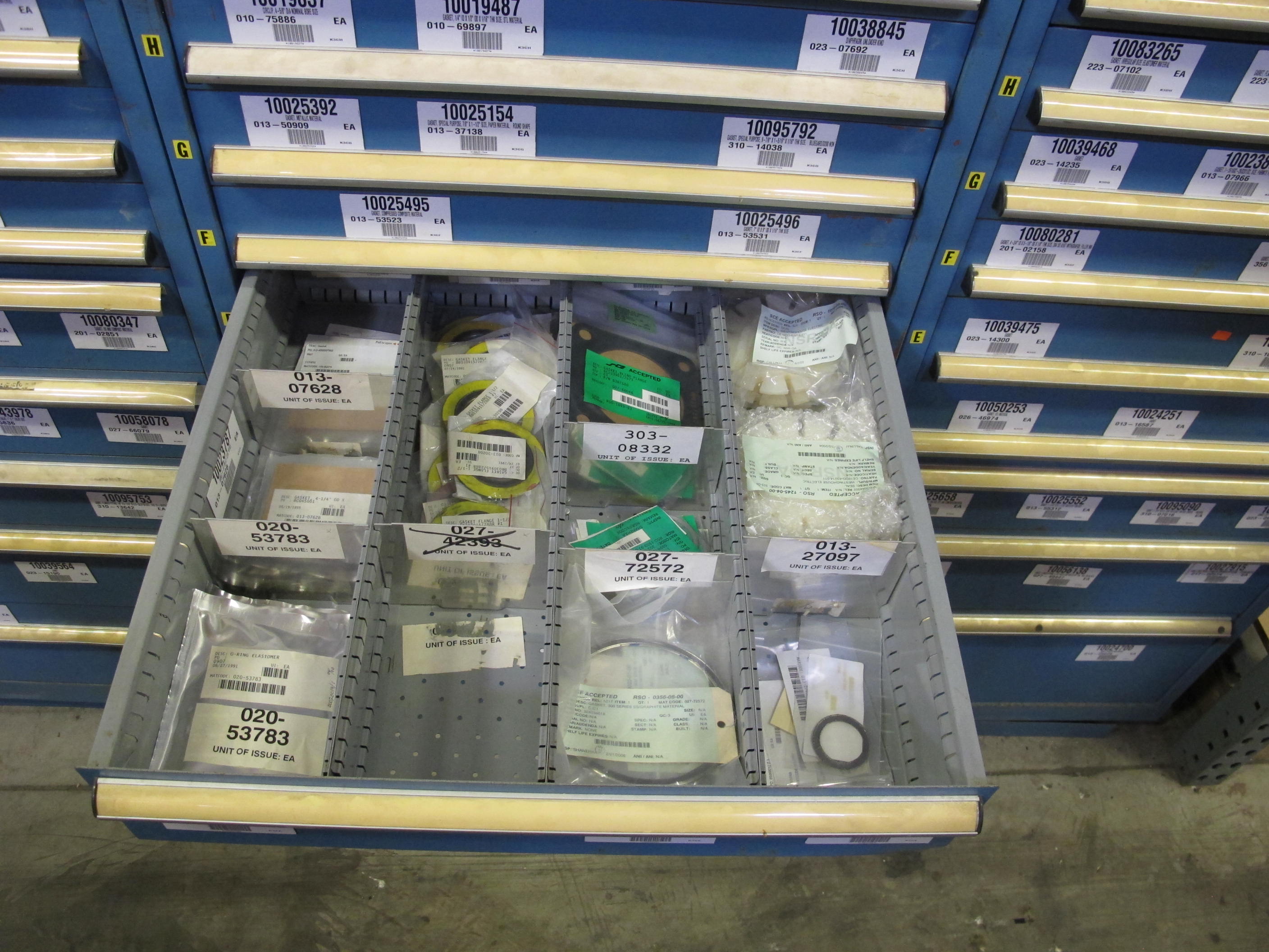 LISTA HEAVY DUTY 10-DRAWER PARTS CABINET W/ CONTENTS (W-50) LOADING & HANDLING FEE $25-